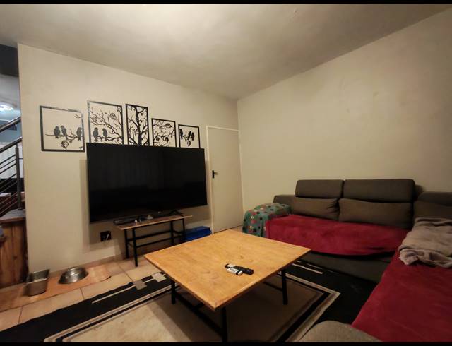 2 BEDROOM SECTIONAL TITLE FOR SALE IN RHODESFIELD